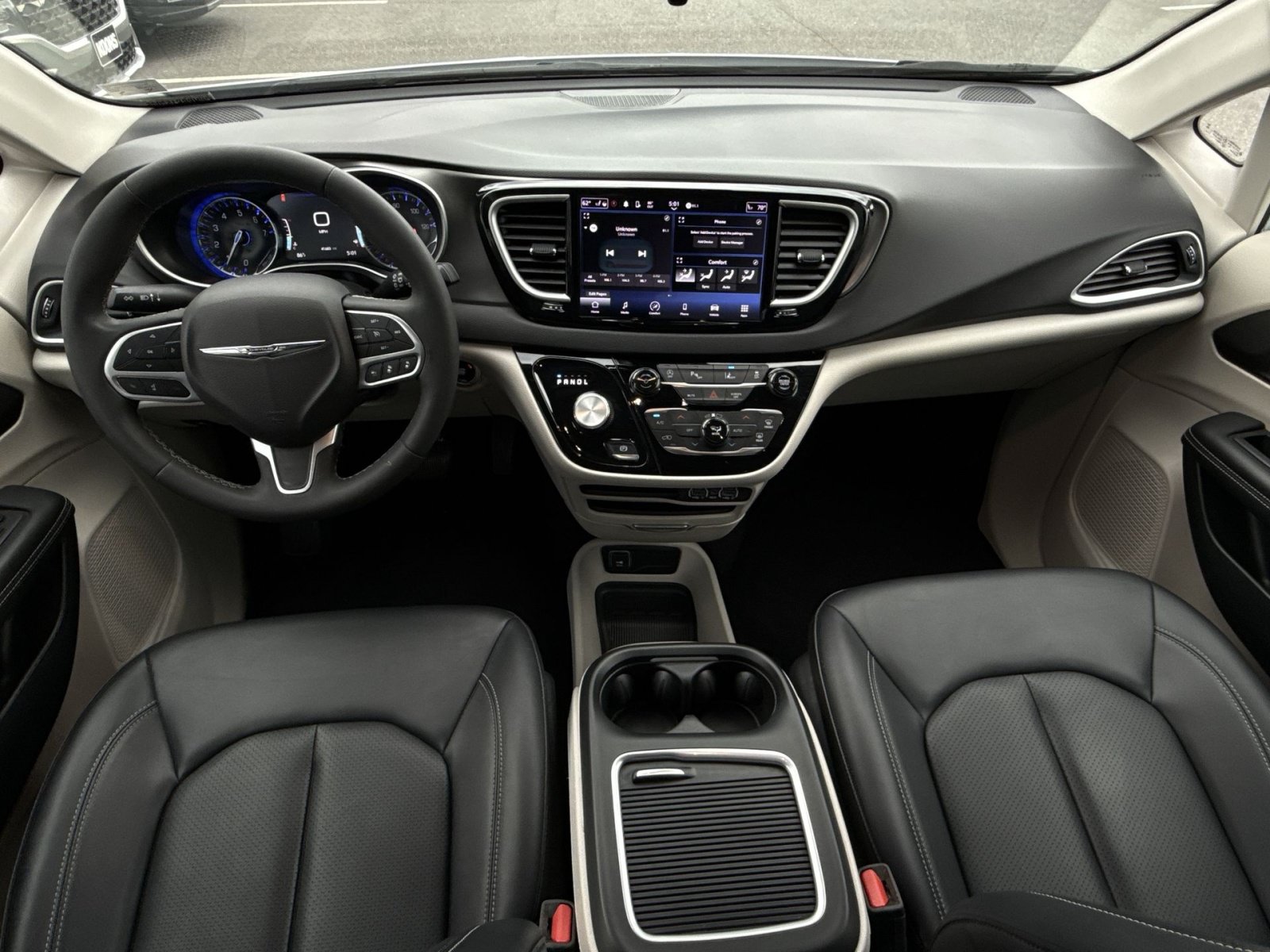 Used 2024 Chrysler Pacifica Touring-L FWD image 23