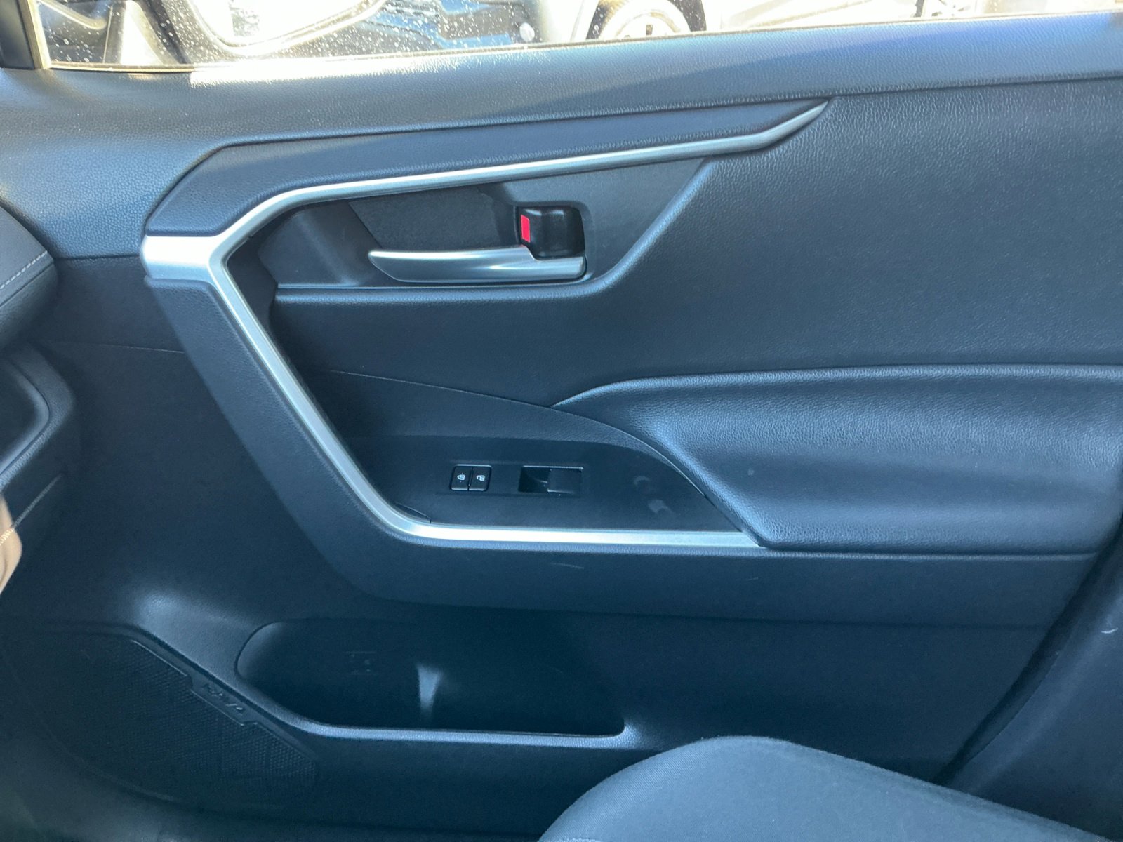 Used 2021 Toyota RAV4 XLE w/ Carpet Mat Package (TMS) image 16