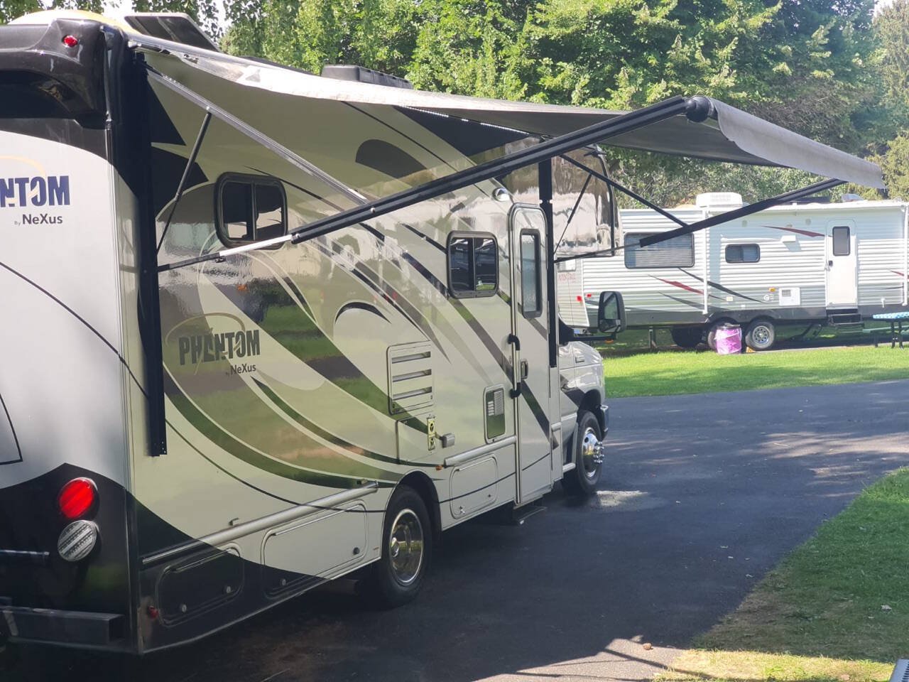 Used 2018 Ford E-450 and Econoline 450 Super Duty w/ Motorhome Prep Package RWD image 2