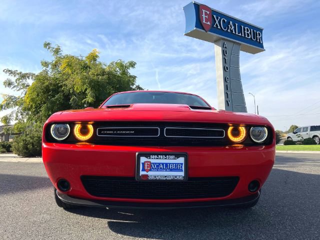 Used 2019 Dodge Challenger SXT image 5
