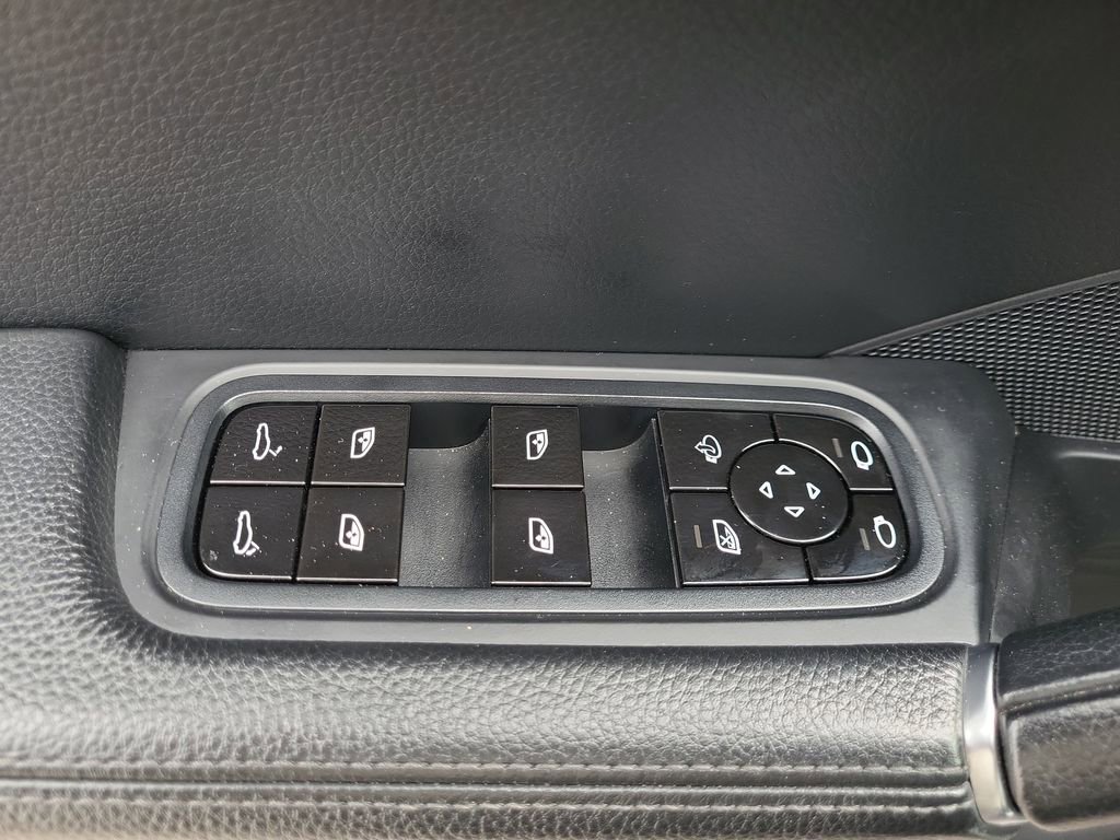 Used 2020 Porsche Cayenne image 11