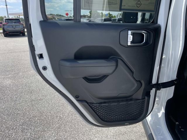 Used 2025 Jeep Gladiator Rubicon w/ Convenience Group AWD/4WD image 10