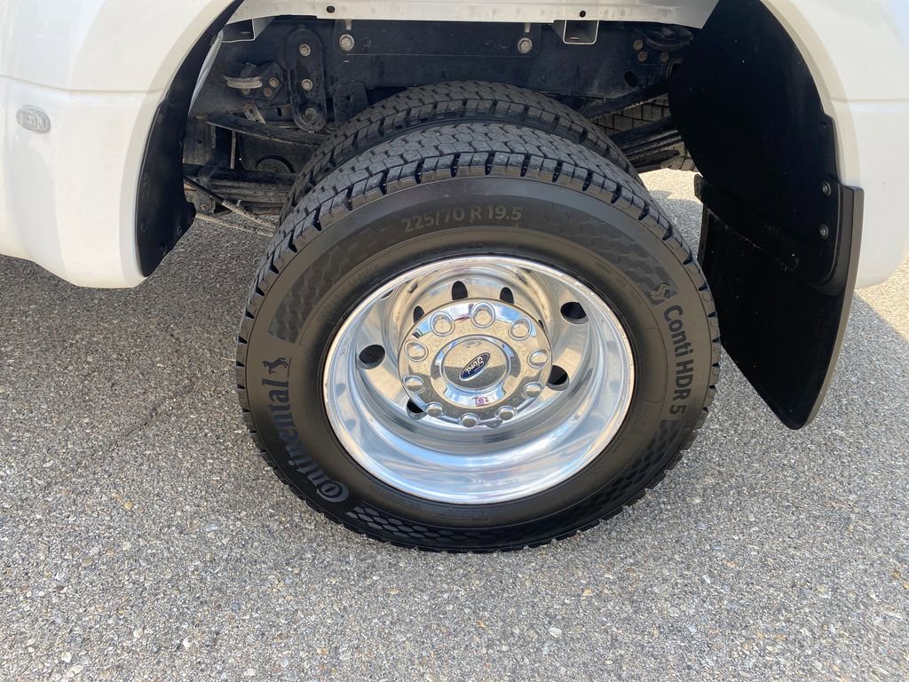 Used 2022 Ford F450 Platinum w/ FX4 Off-Road Package AWD/4WD image 28