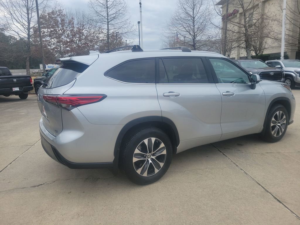 Used 2023 Toyota Highlander XLE image 7