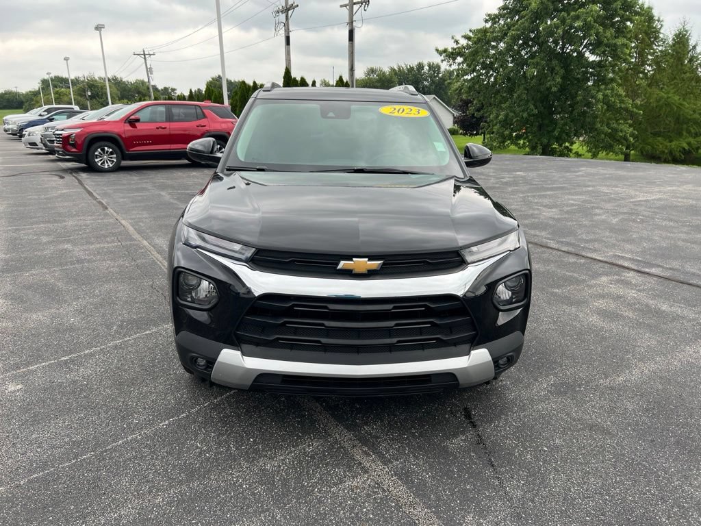 Used 2023 Chevrolet TrailBlazer LT FWD image 2