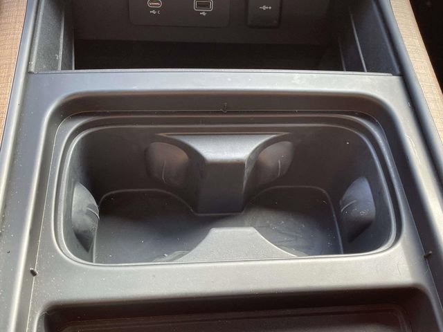 Used 2023 Land Rover Defender 130 X-Dynamic SE image 27