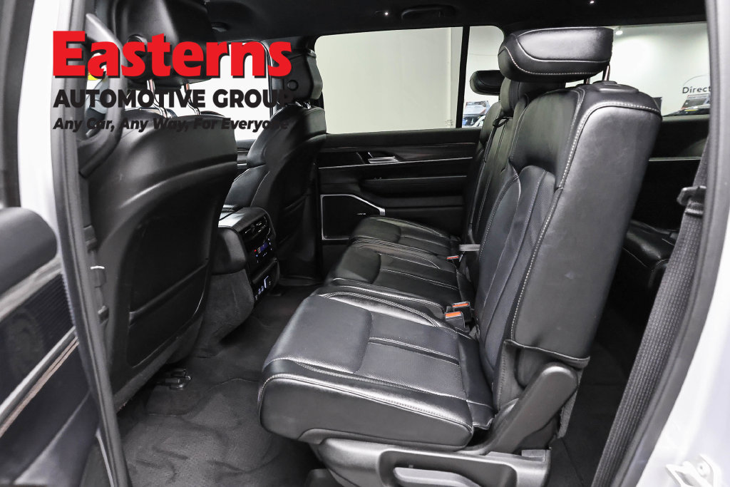Used 2024 Jeep Wagoneer L Series II w/ Flexible Seating Group AWD/4WD image 25