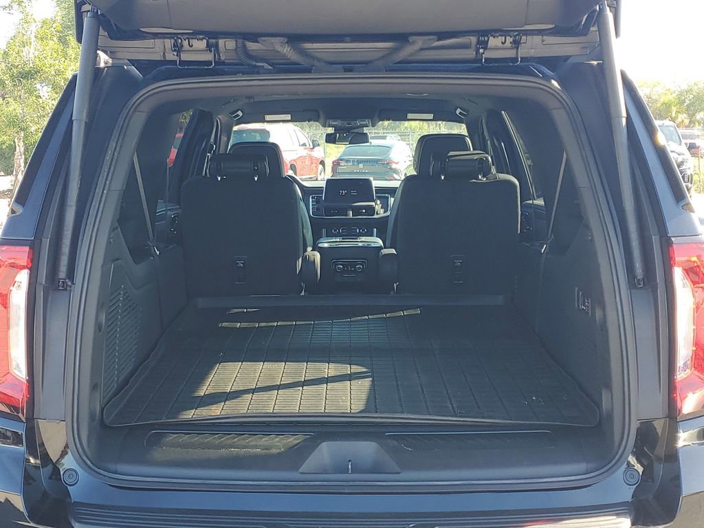 Used 2024 GMC Yukon XL SLT w/ SLT Luxury Package image 8