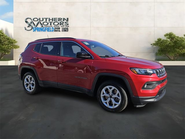 Used 2025 Jeep Compass Latitude AWD/4WD image 7