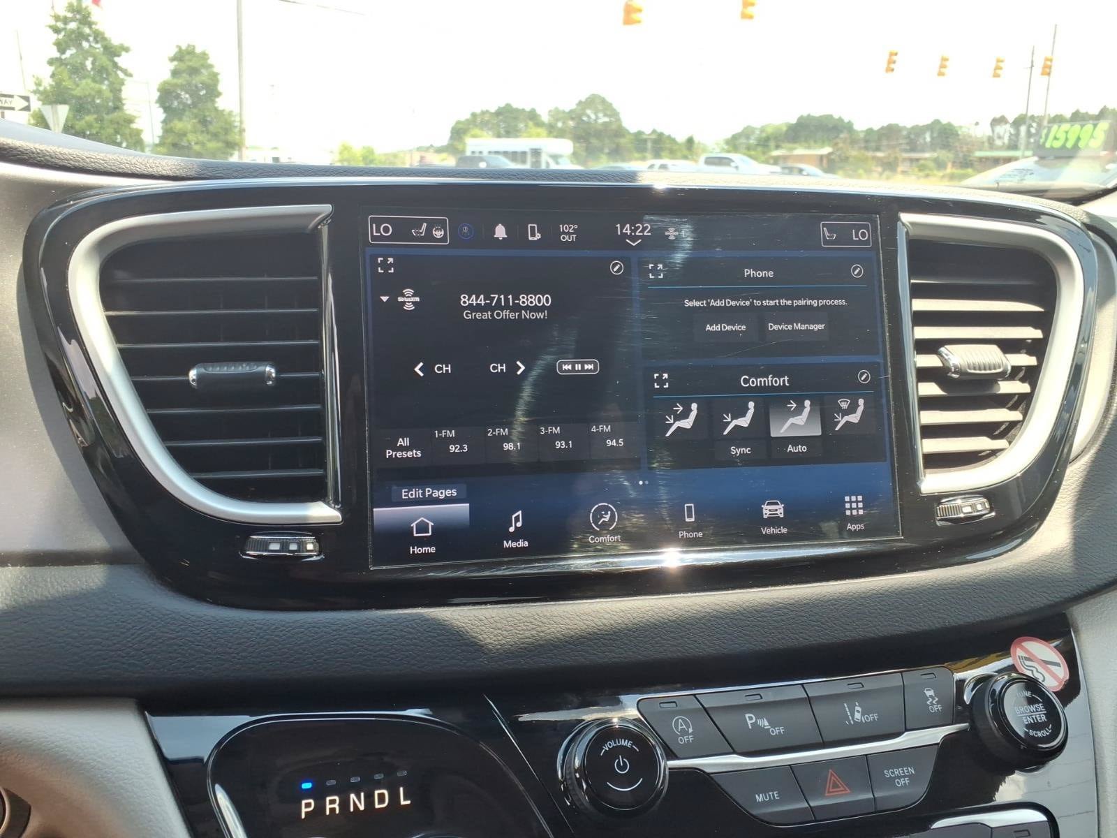 Used 2023 Chrysler Pacifica Touring-L FWD image 20