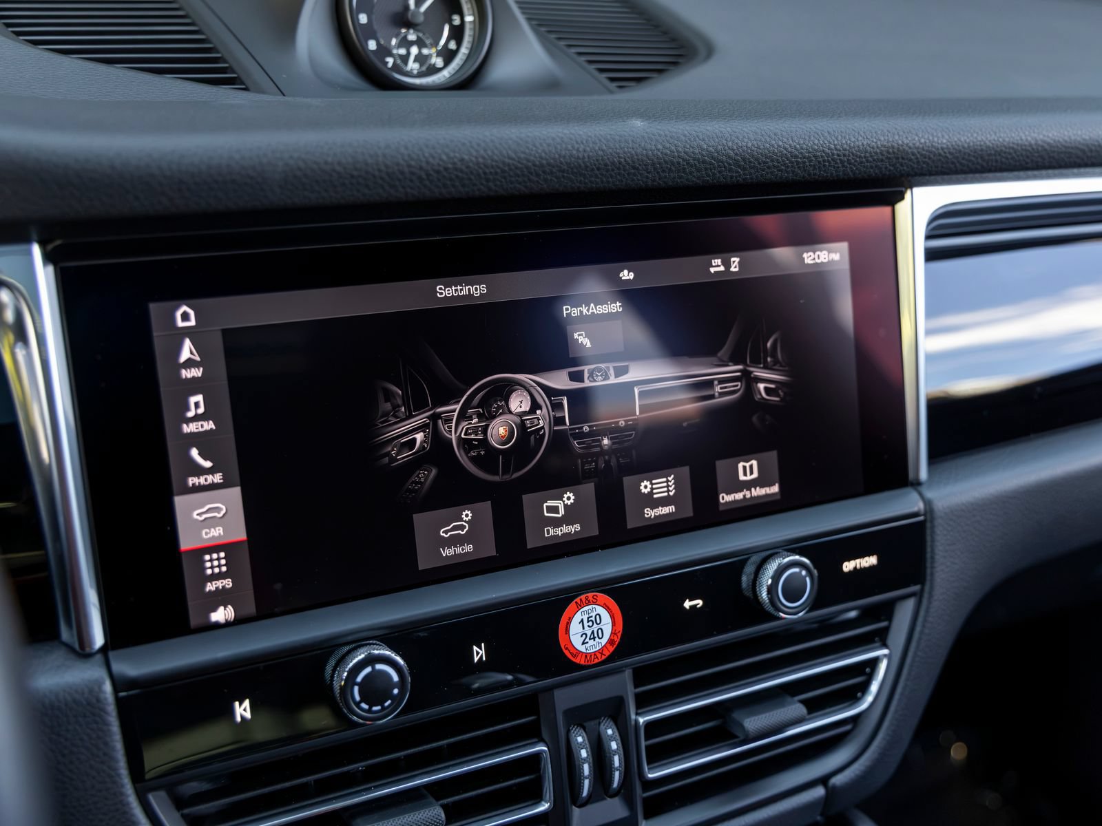 Certified 2026 Porsche Macan AWD/4WD image 42