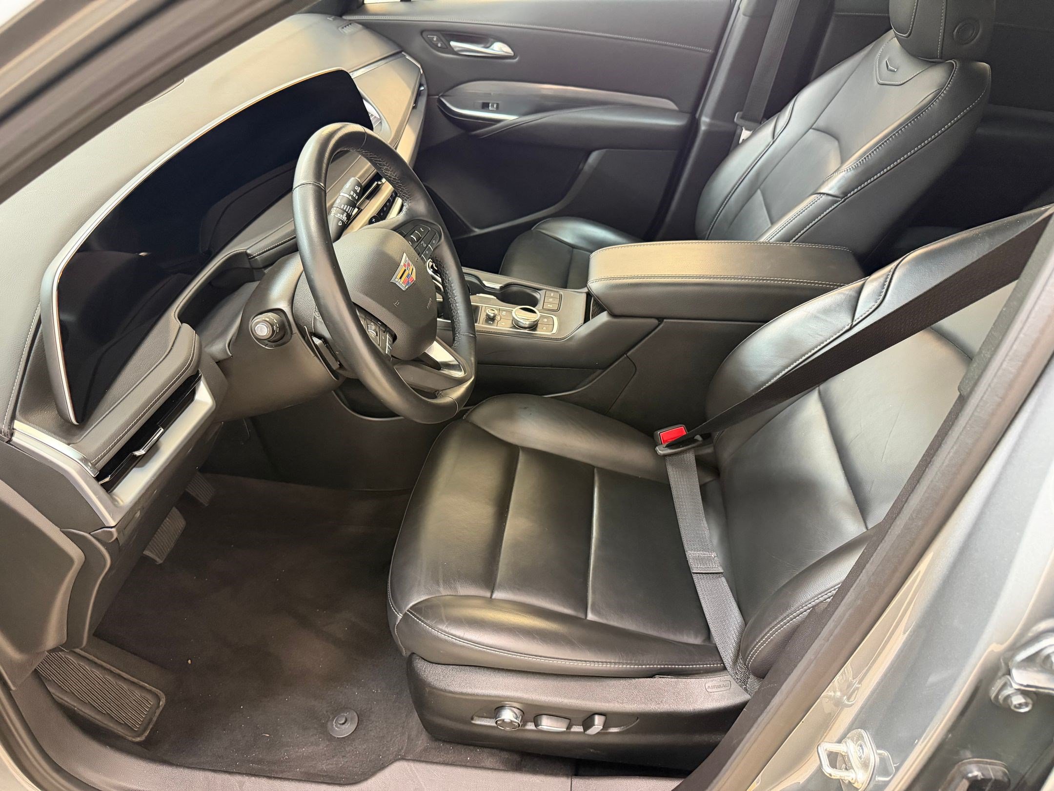 Certified 2025 Cadillac XT4 Premium Luxury AWD/4WD image 5