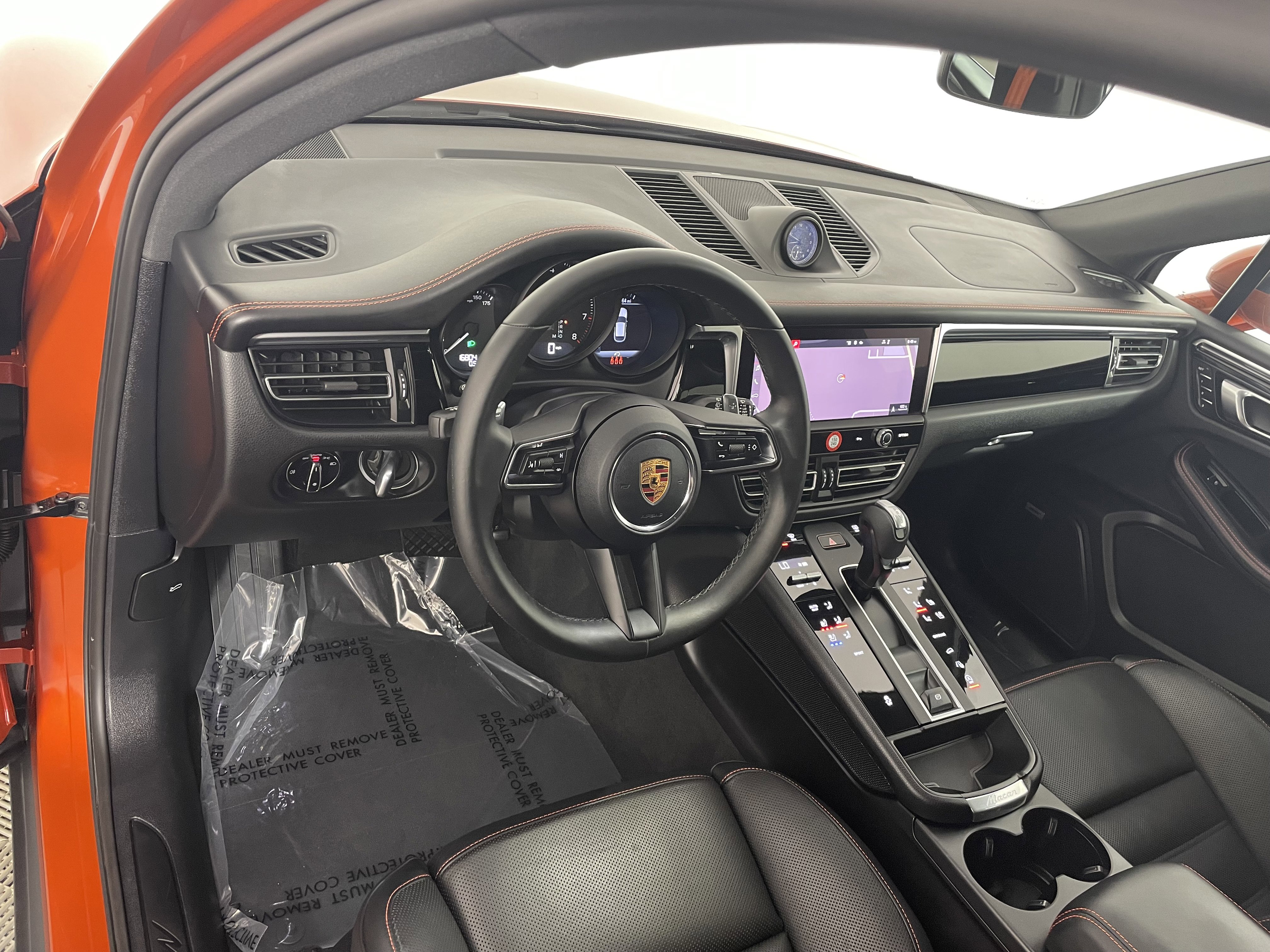 Certified 2022 Porsche Macan AWD/4WD image 4