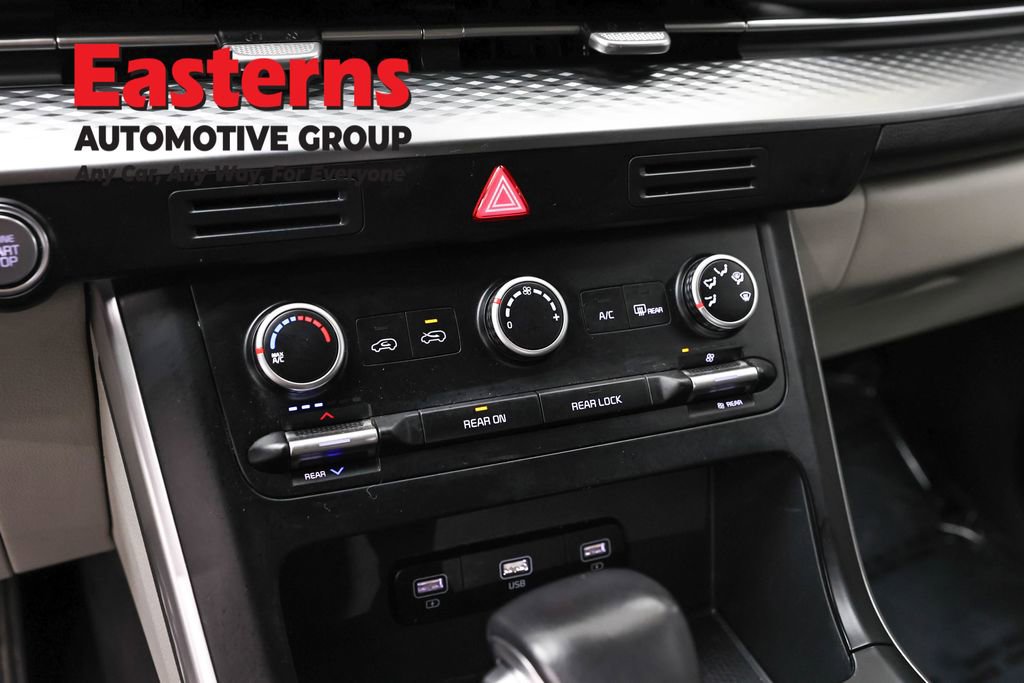 Used 2022 Kia Carnival LX image 20