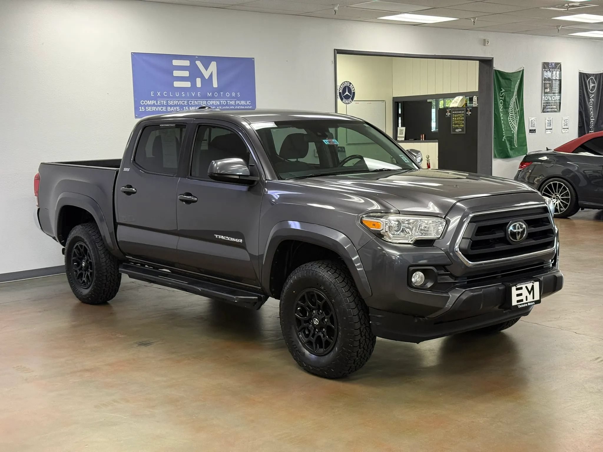 Used 2020 Toyota Tacoma SR5 RWD image 2