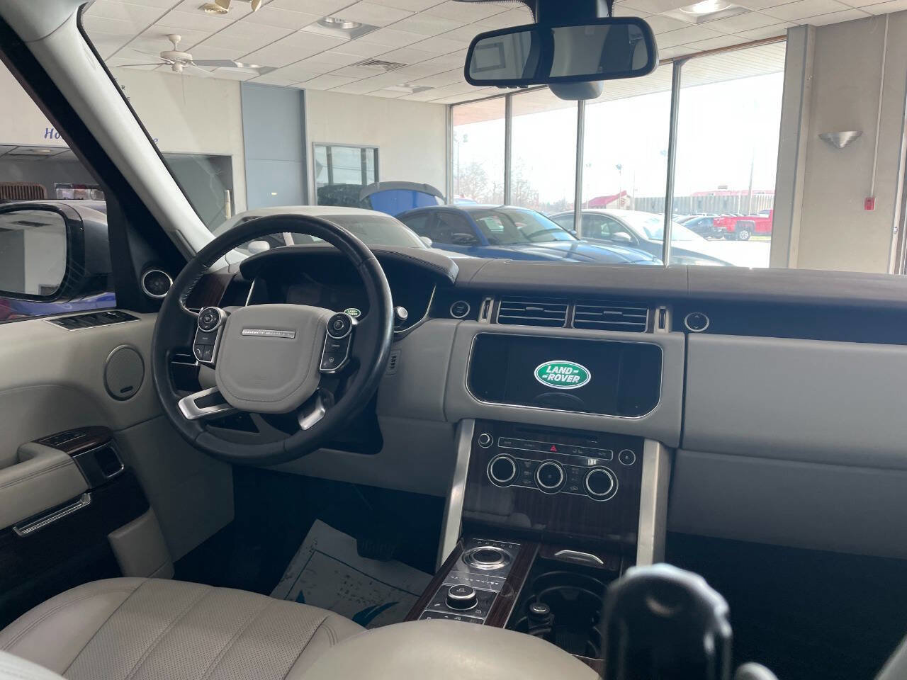 Used 2015 Land Rover Range Rover HSE image 26