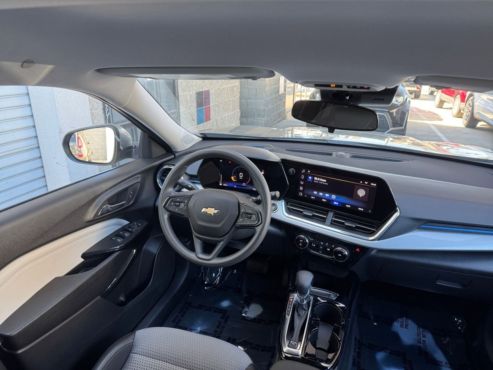 Used 2025 Chevrolet Trax LT image 34