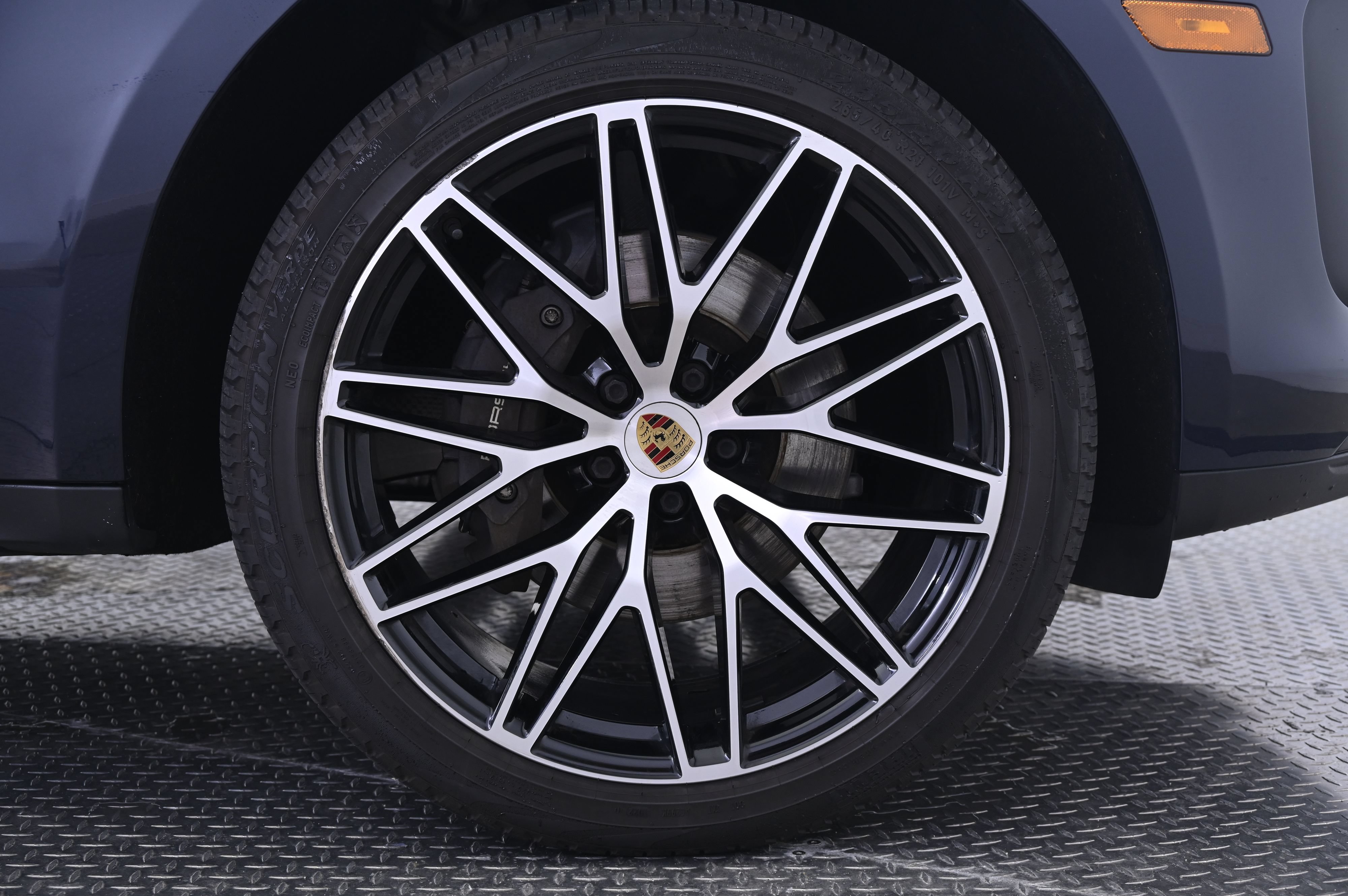 Certified 2022 Porsche Macan AWD/4WD image 14