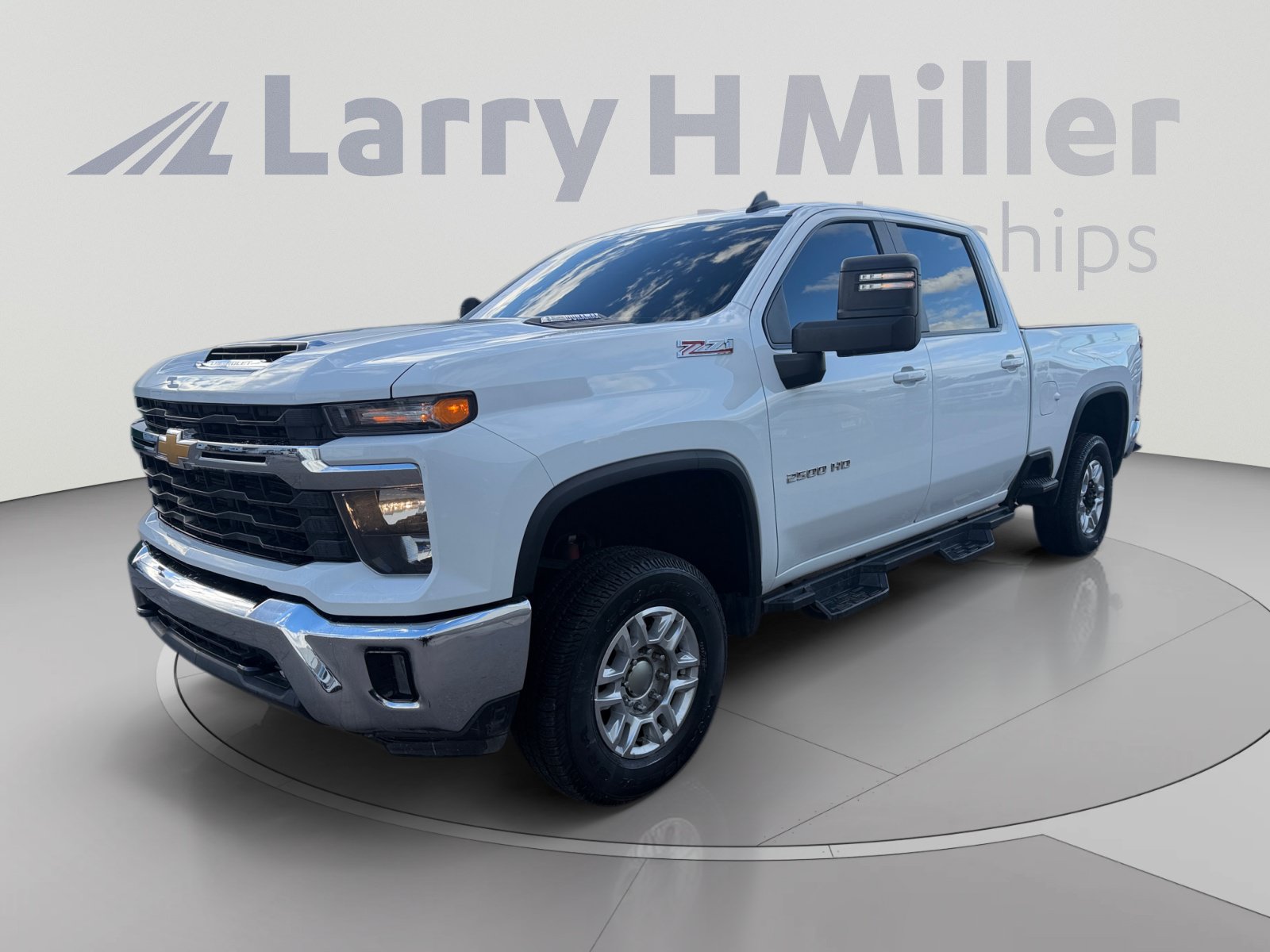 Used 2024 Chevrolet Silverado 2500 LT w/ Convenience Package AWD/4WD image 1