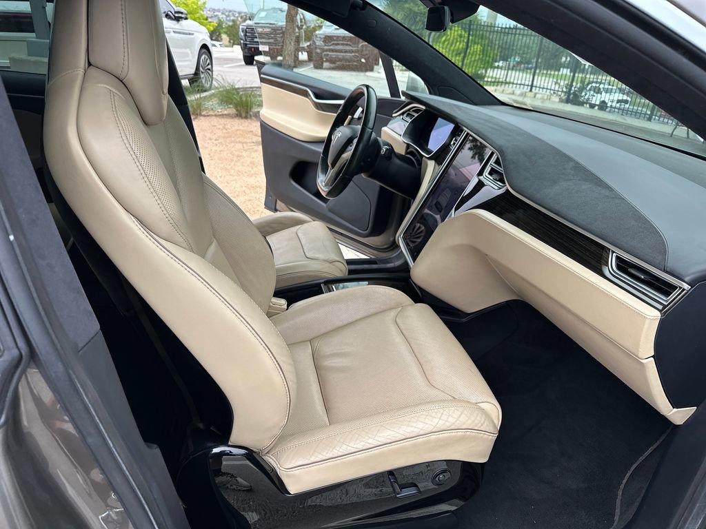 Used 2016 Tesla Model X 75D AWD/4WD image 32