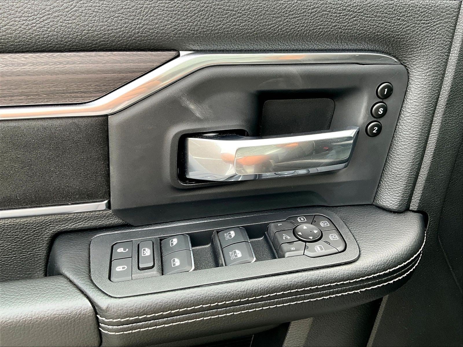 New 2026 RAM 2500 Laramie AWD/4WD image 25