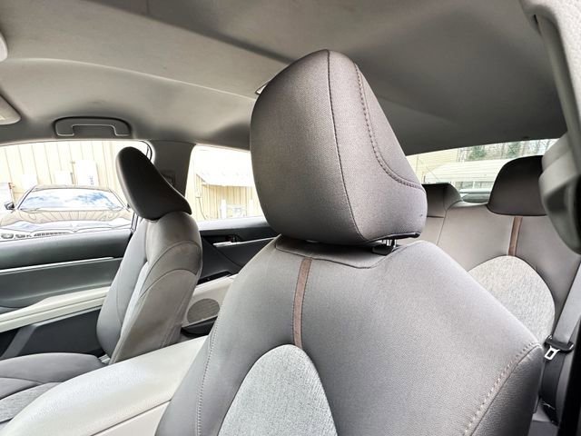 Used 2018 Toyota Camry L image 12