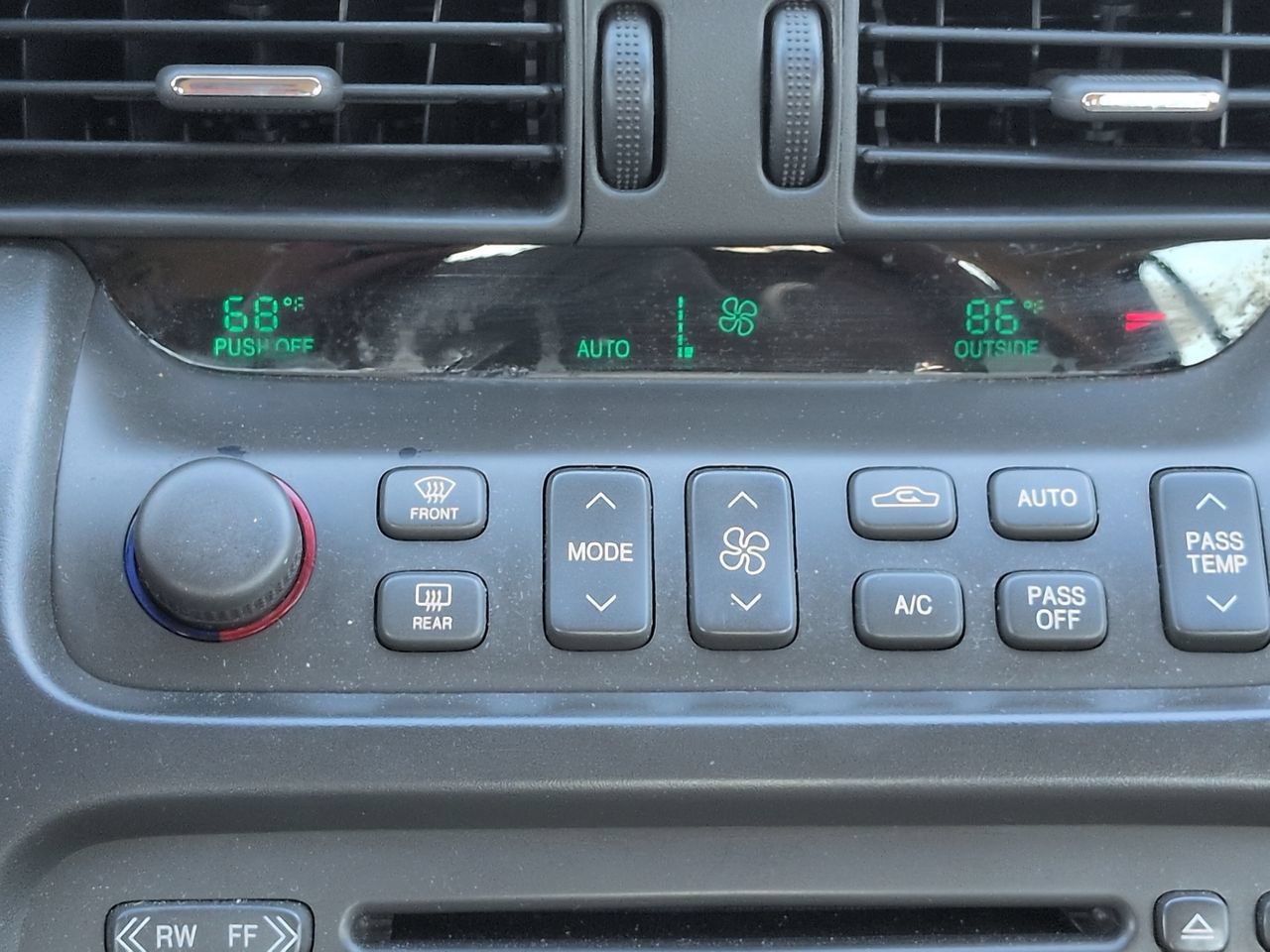 Used 2004 Cadillac De Ville FWD image 19