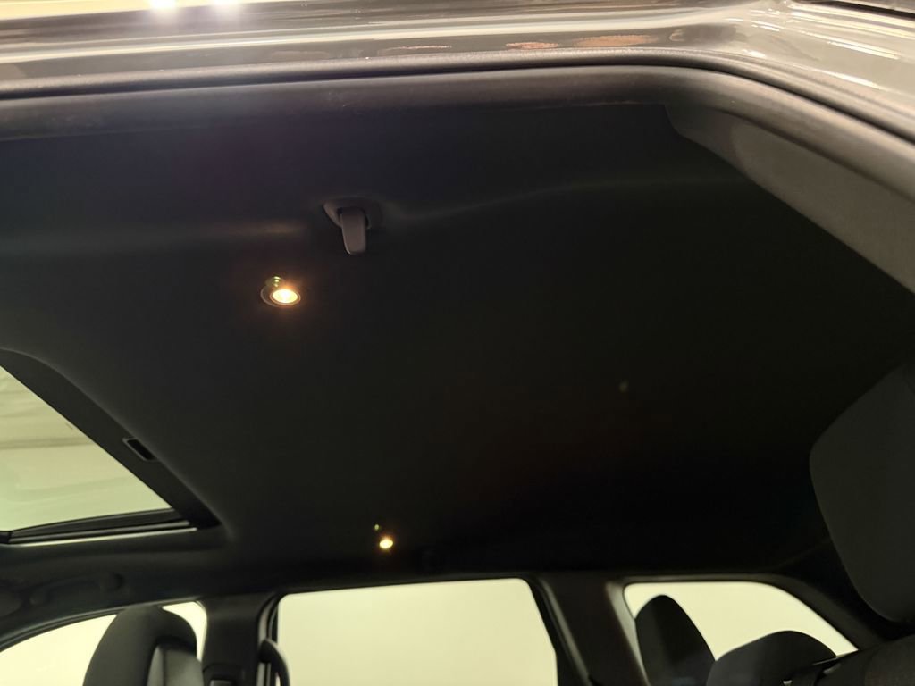 Used 2019 Jeep Grand Cherokee Laredo AWD/4WD image 11