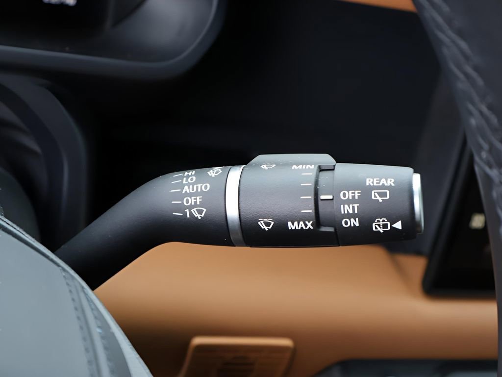 Certified 2024 Land Rover Defender 110 X image 33