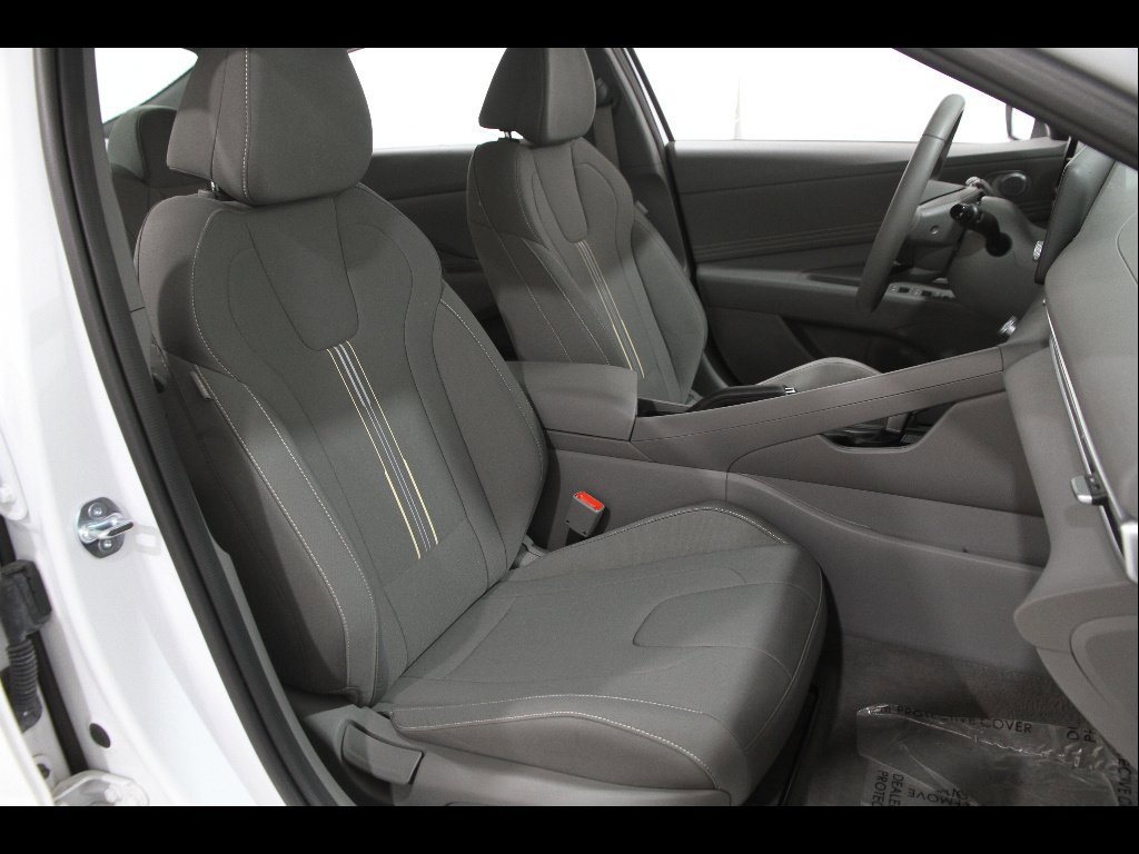 Certified 2025 Hyundai Elantra Sport image 15