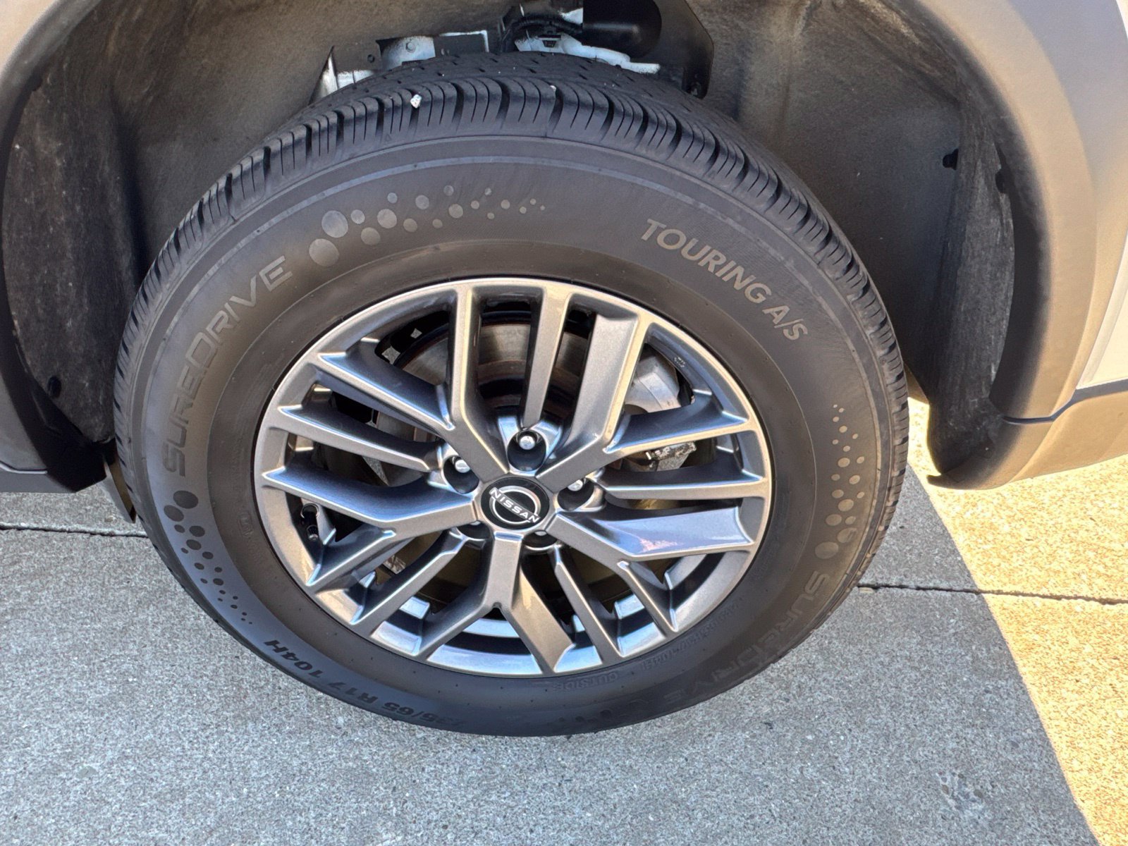 Used 2024 Nissan Rogue S AWD/4WD image 11