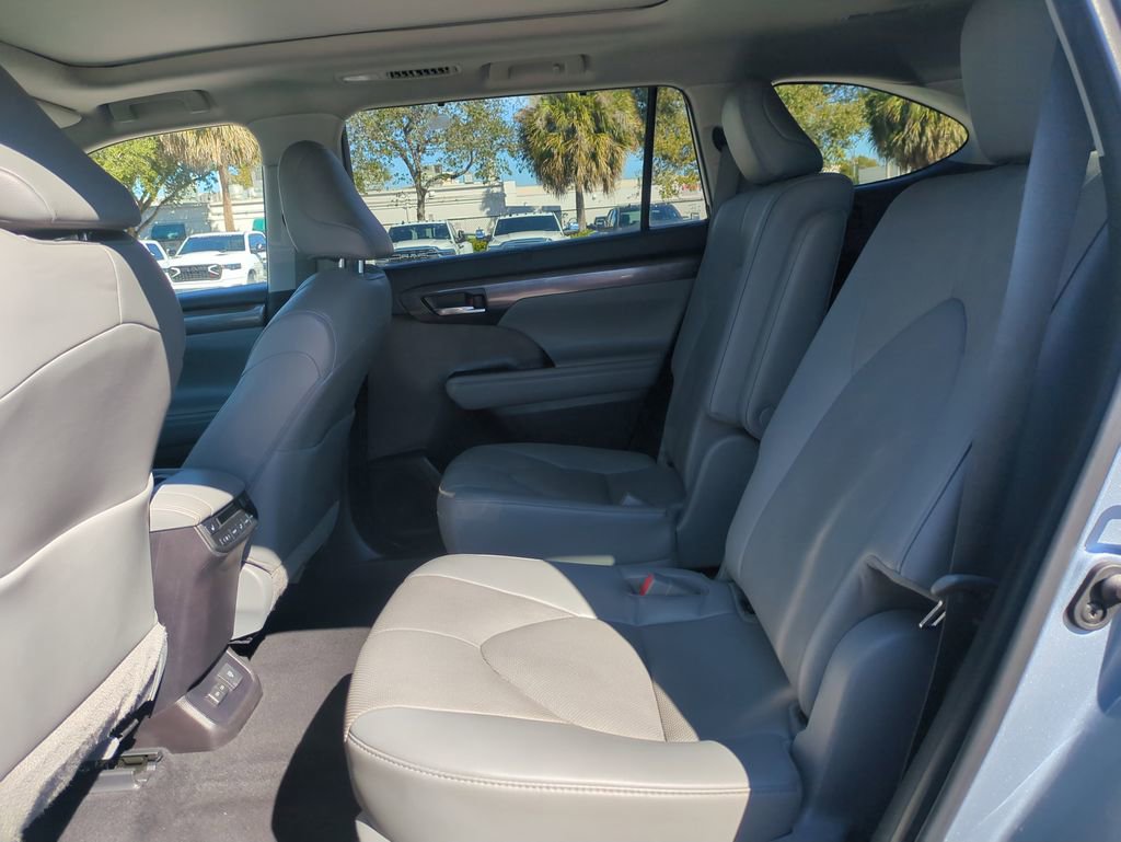 Used 2021 Honda Pilot Touring image 16