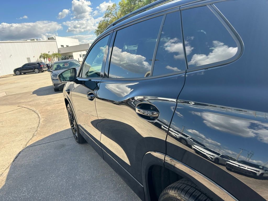 Used 2025 Volkswagen Tiguan SE R-Line AWD/4WD image 31