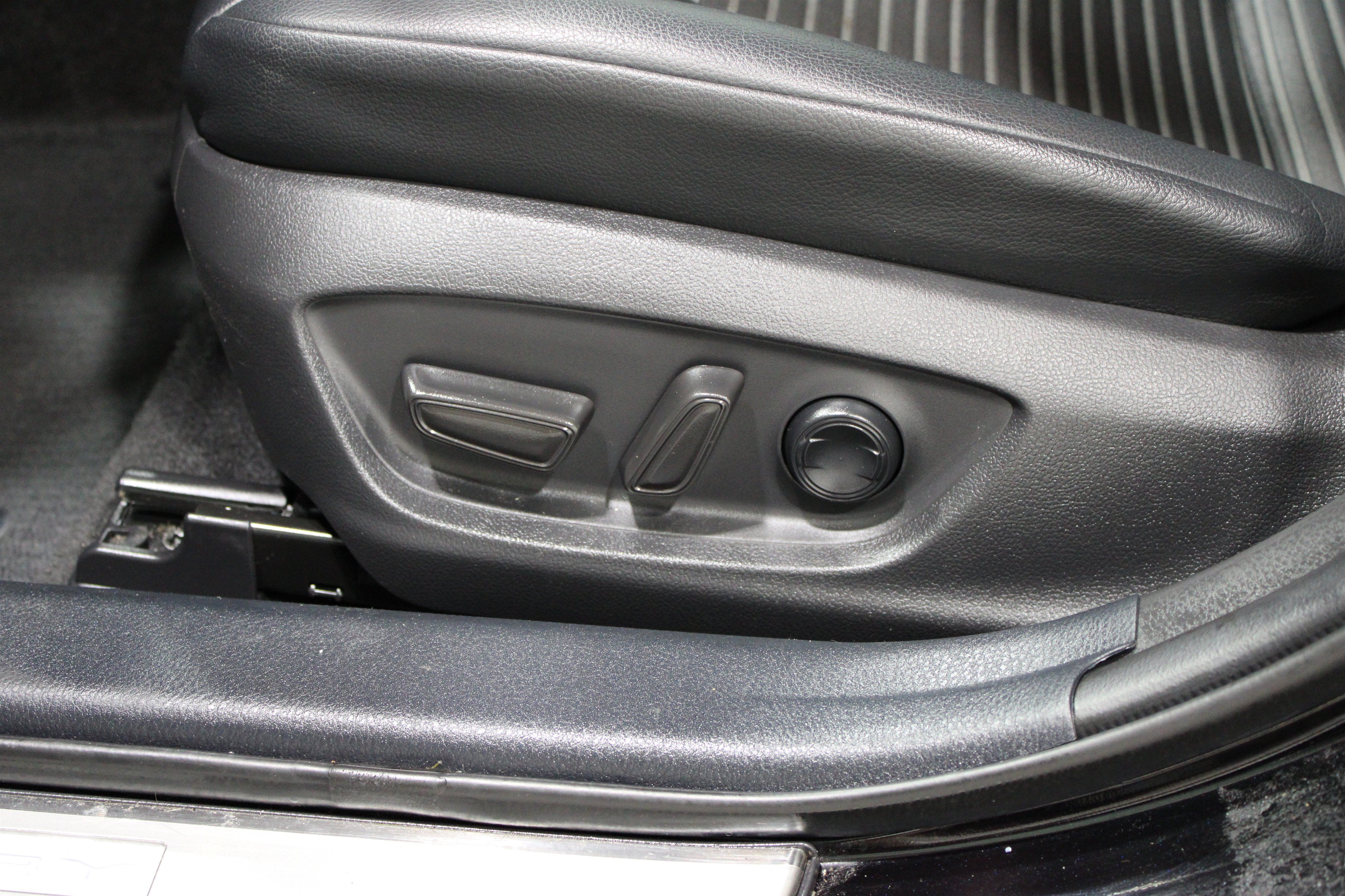 Used 2020 Toyota Camry SE w/ Protection Package (Q2) FWD image 5