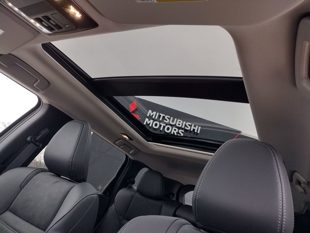 New 2026 Mitsubishi Outlander SE image 3