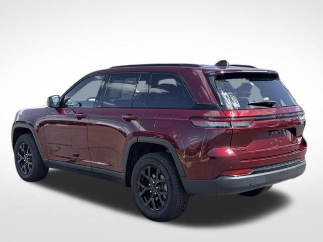 Used 2025 Jeep Grand Cherokee Altitude AWD/4WD image 9