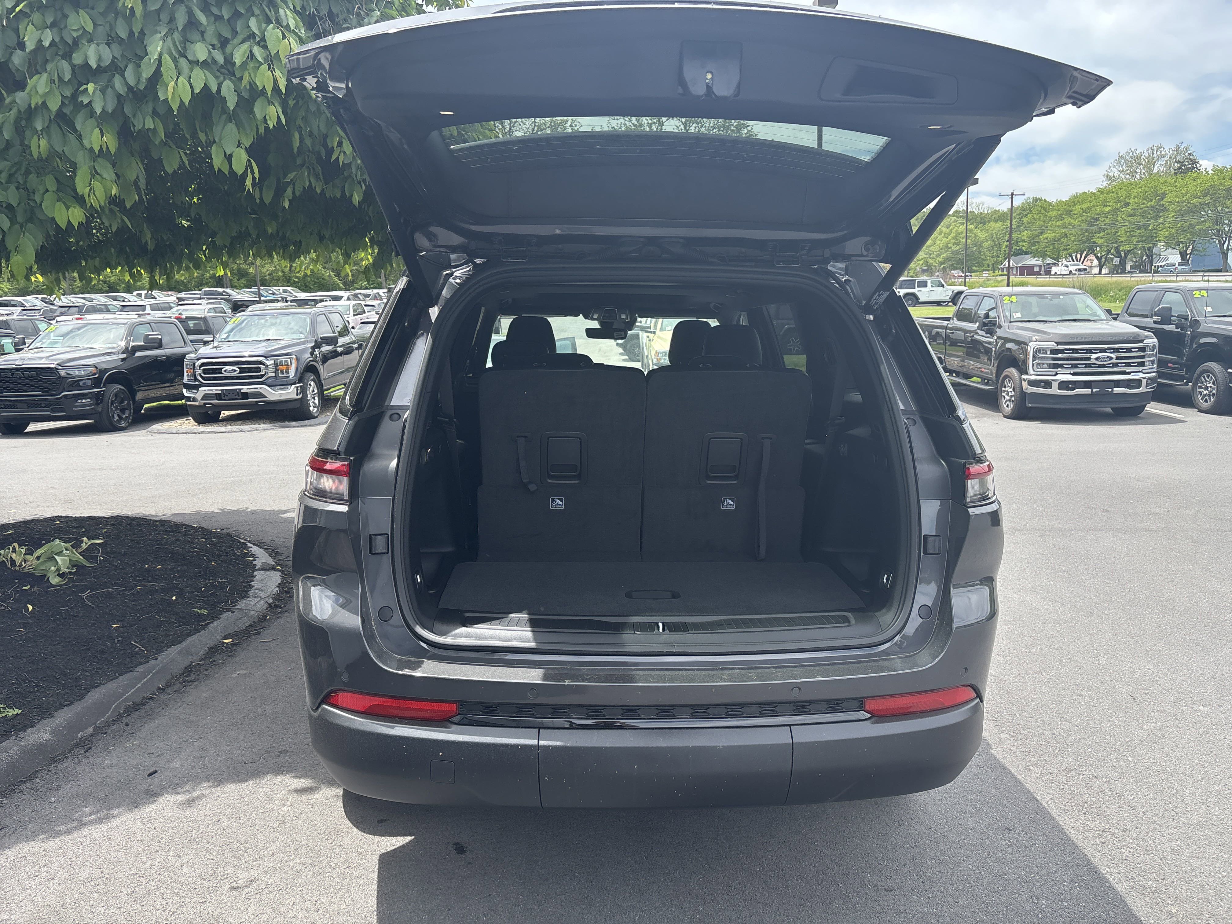 New 2025 Jeep Grand Cherokee L Altitude image 5