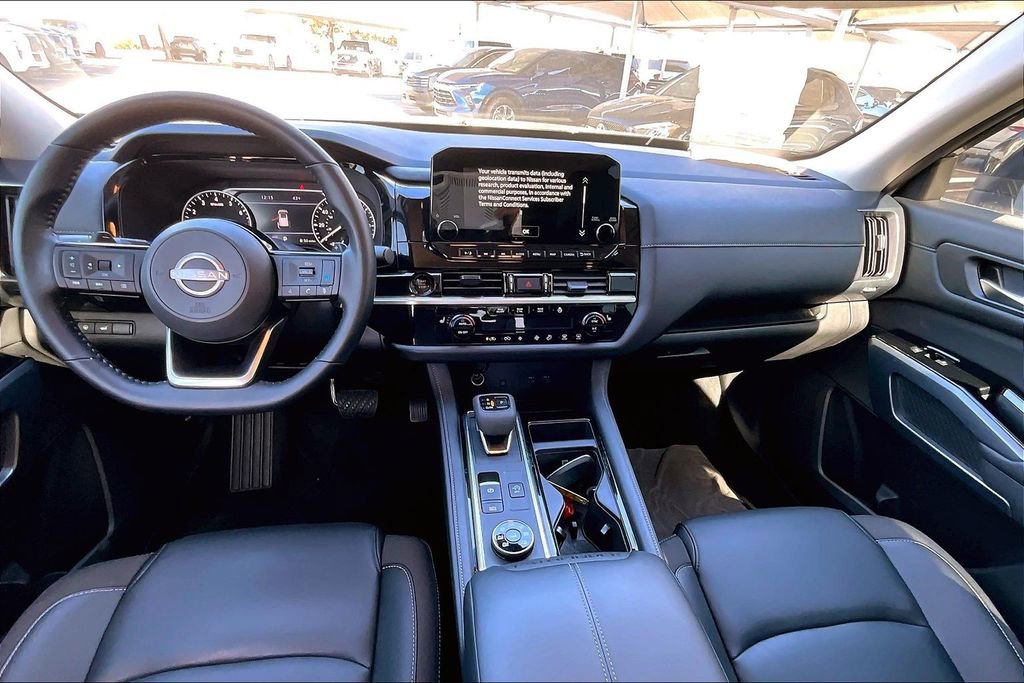 Used 2025 Nissan Pathfinder SL image 18