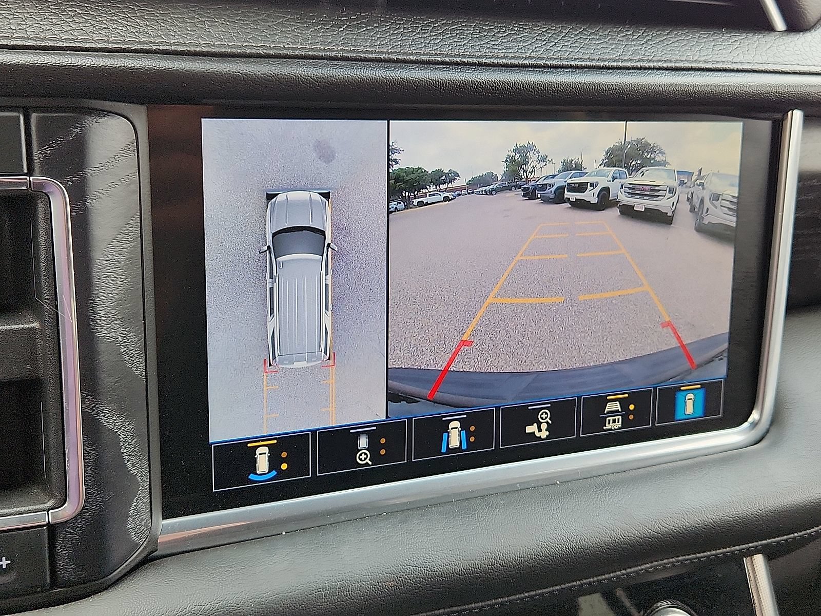 Used 2021 GMC Yukon Denali AWD/4WD image 16