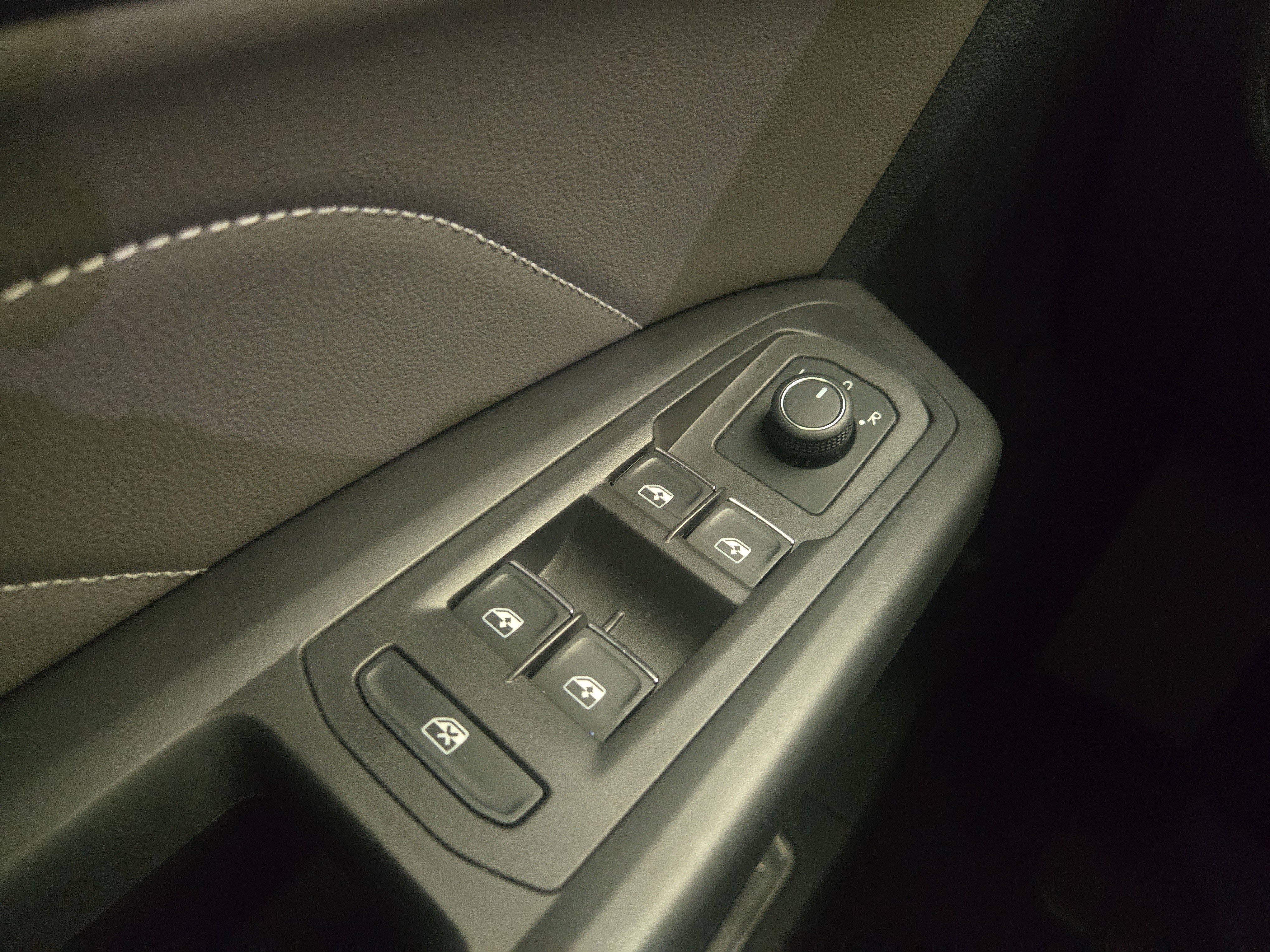 Used 2022 Volkswagen Atlas SEL image 31