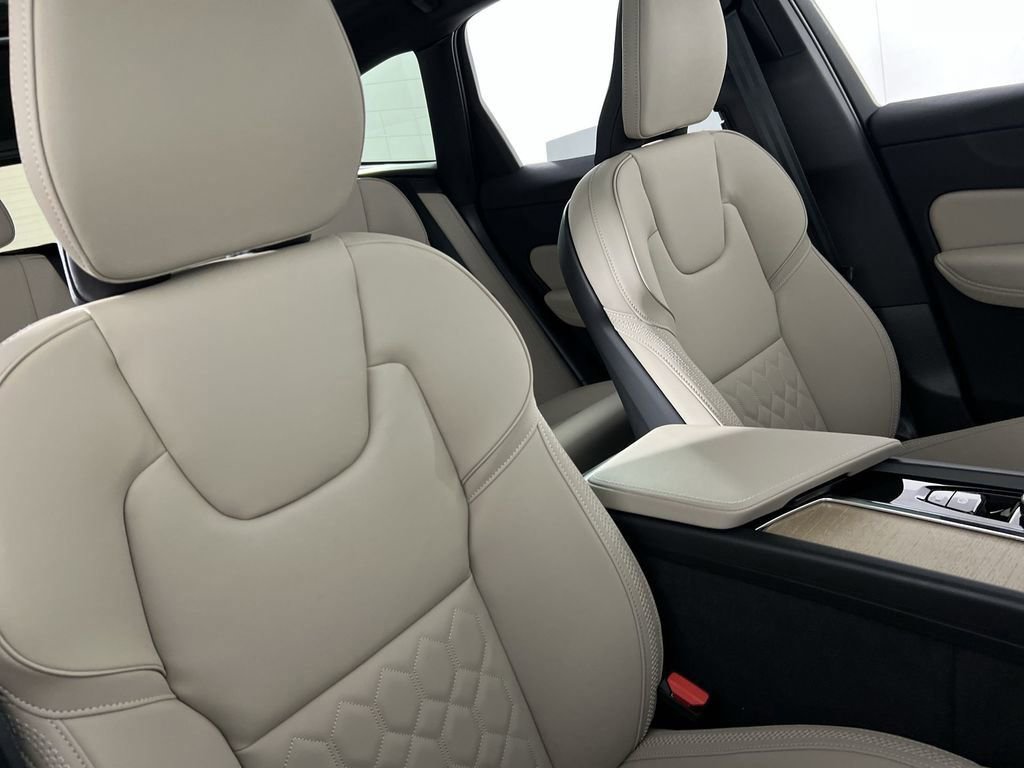New 2026 Volvo XC60 B5 Plus w/ Climate Package image 22