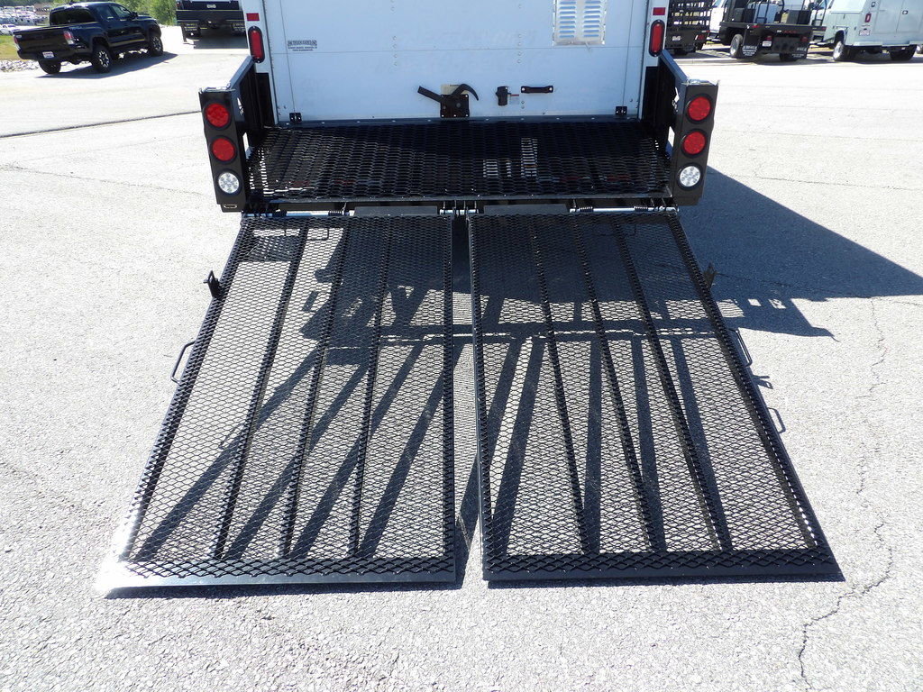 Used 2021 Ford E-350 and Econoline 350 Super Duty RWD image 36
