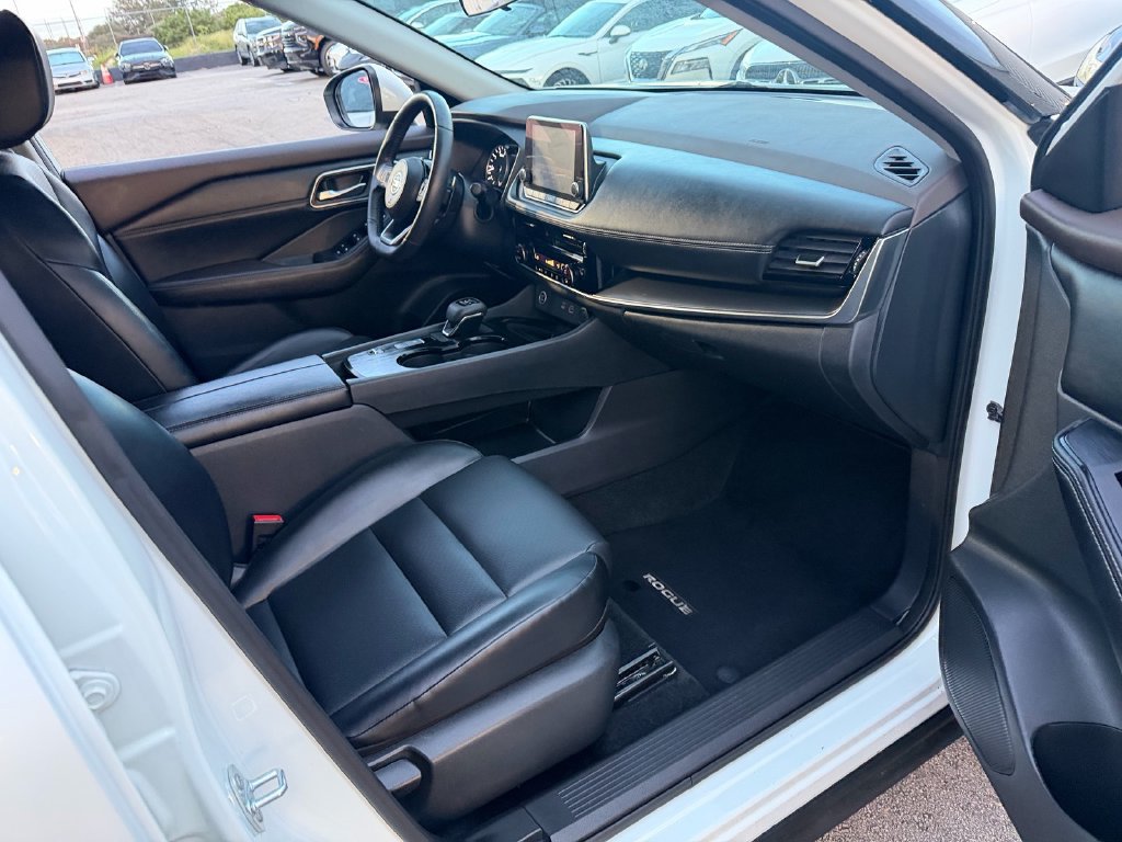 Certified 2021 Nissan Rogue SV w/ Premium Package FWD image 17