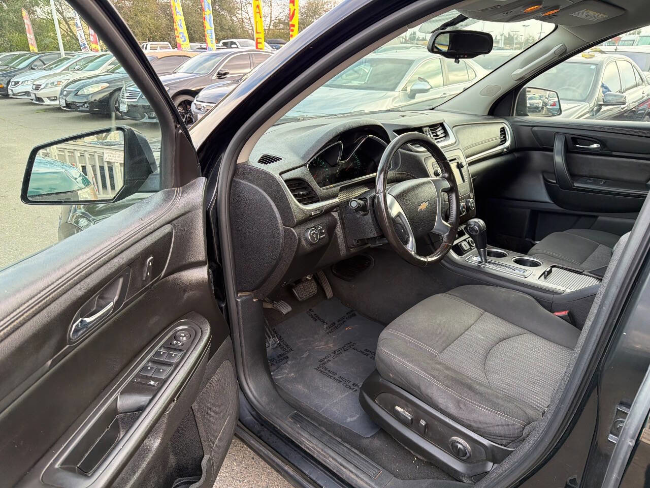 Used 2017 Chevrolet Traverse LT image 11