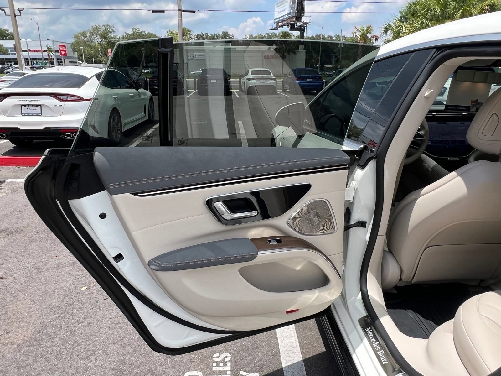 Used 2022 Mercedes-Benz EQS 580 4MATIC Sedan image 47