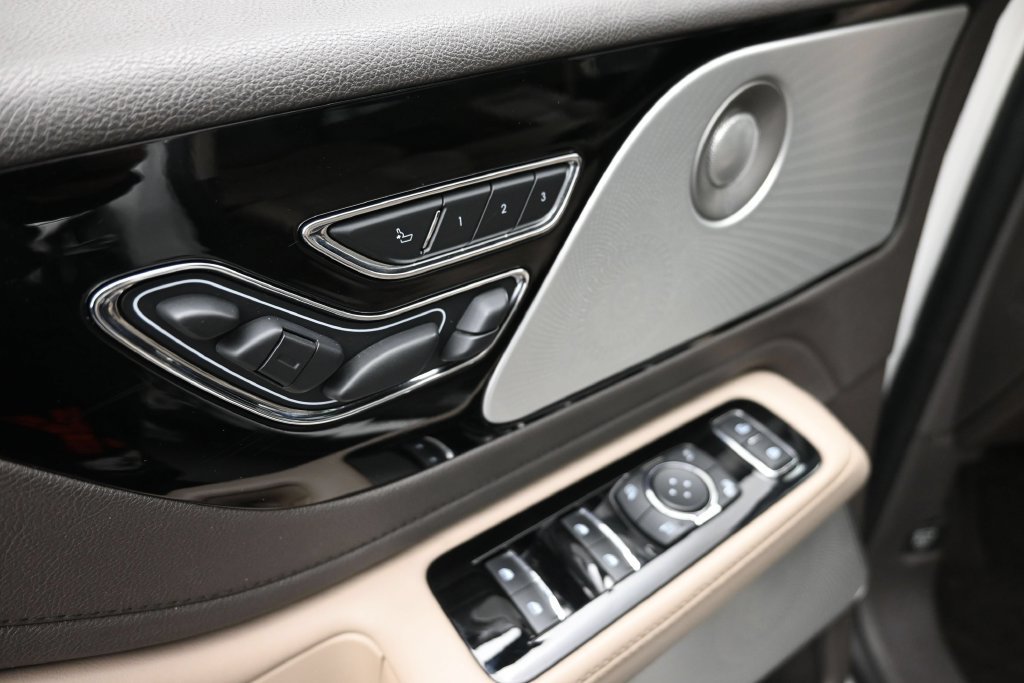 Used 2020 Lincoln Aviator Reserve w/ Equipment Group 202A AWD/4WD image 20