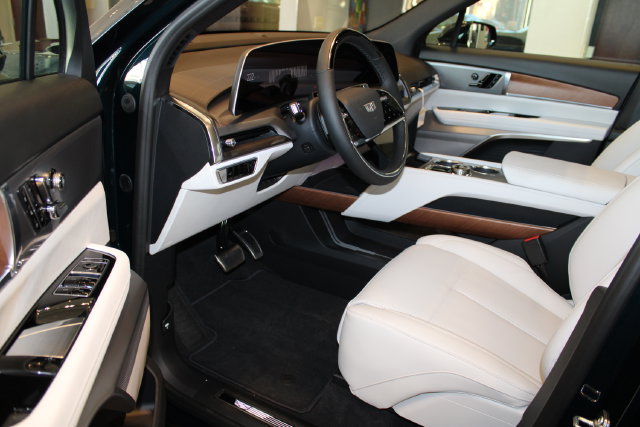 New 2027 Cadillac Vistiq Luxury AWD/4WD image 4