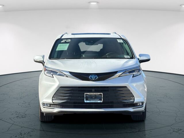Used 2023 Toyota Sienna Platinum image 10