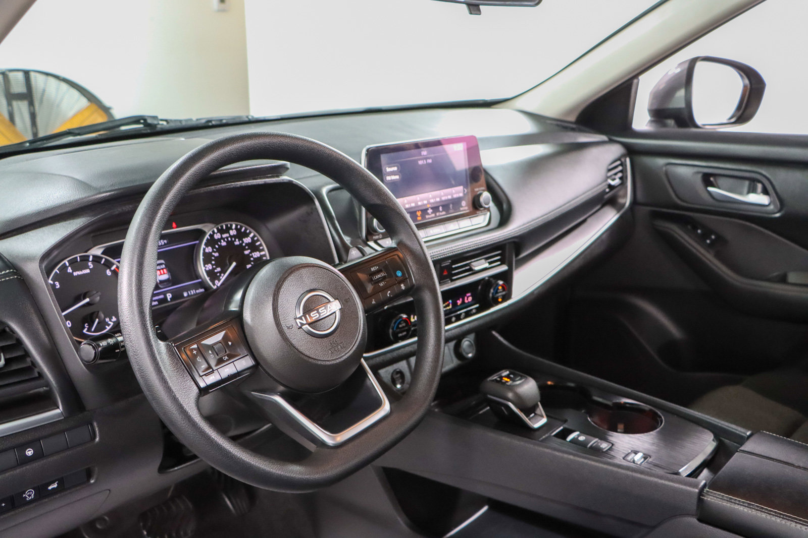 Used 2024 Nissan Rogue SV image 22