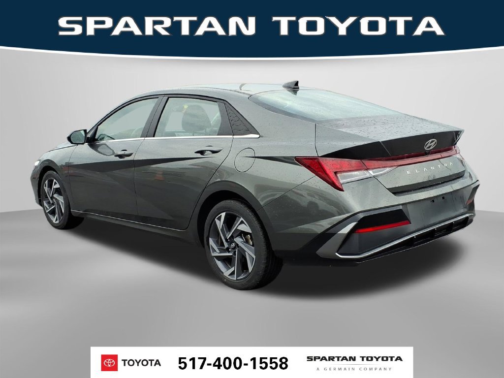 Used 2025 Hyundai Elantra SEL FWD image 10